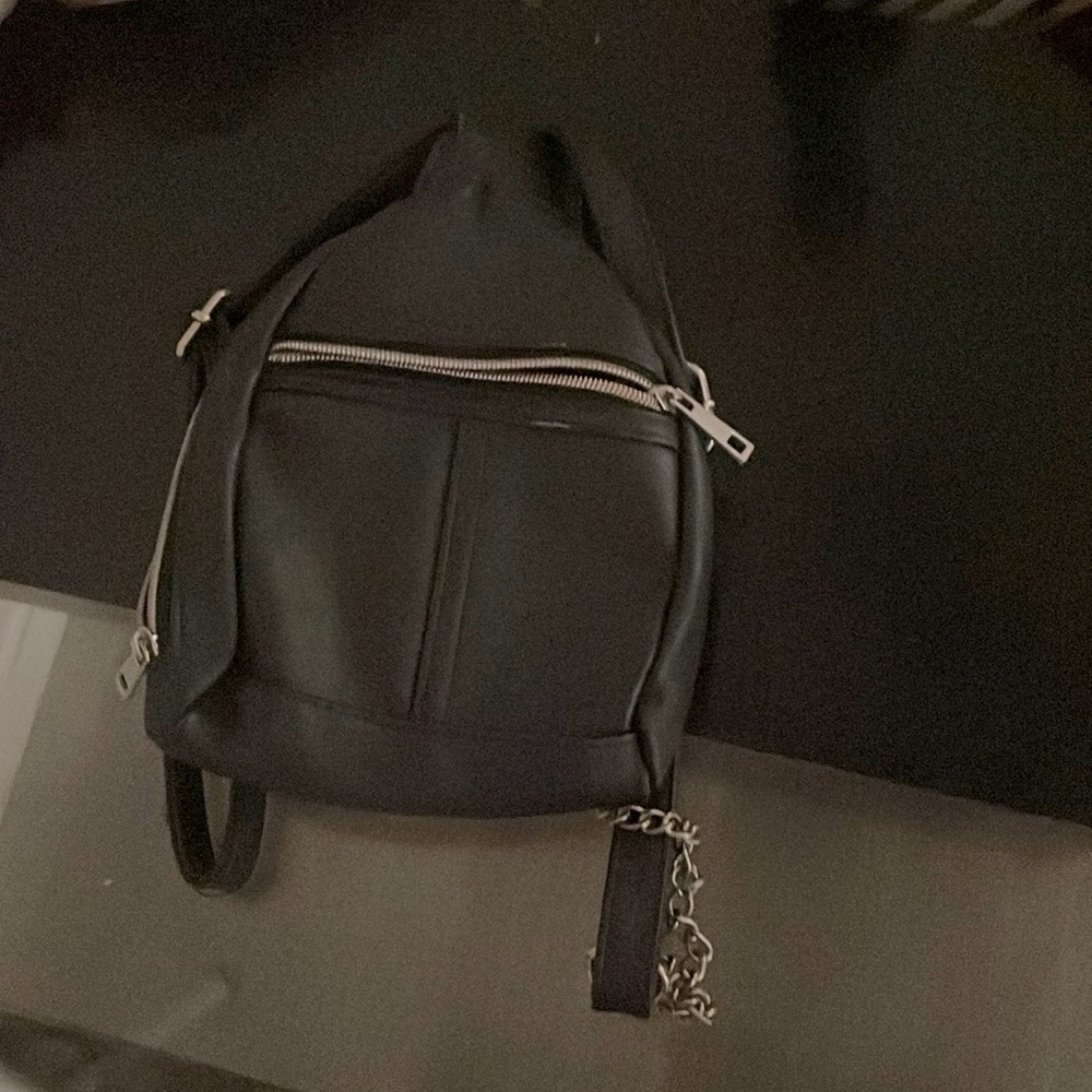 Hi I’m selling this small black backpack